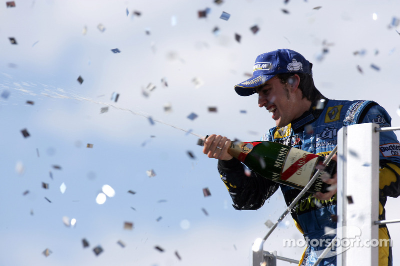 Podium: champagne for Fernando Alonso