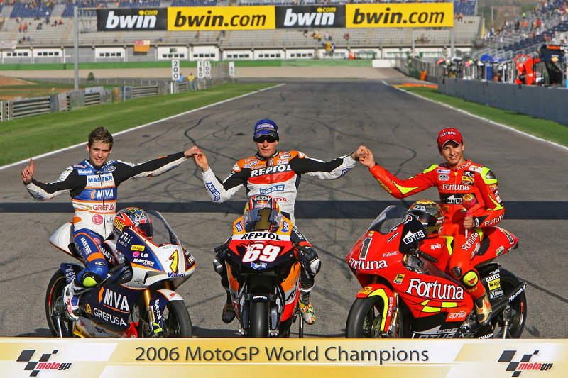 Переможці чемпіонату світу MotoGP 2006 року: чемпіон класу 125 куб.см Альваро Баутіста, чемпіон Moto