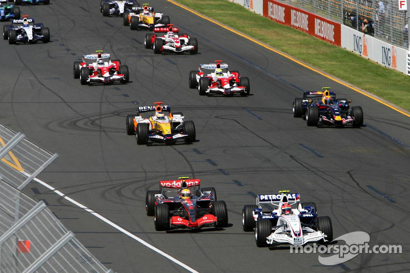 Robert Kubica, BMW Sauber F1 Team, F1.07 et Lewis Hamilton, McLaren Mercedes, MP4-22