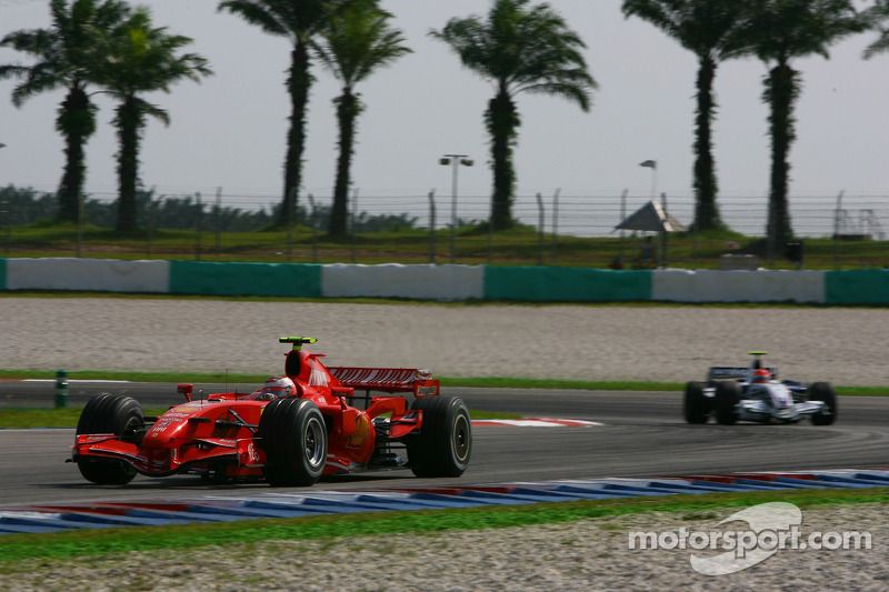 Kimi Raikkonen, Scuderia Ferrari, F2007 y Robert Kubica, BMW Sauber F1 Team, F1.07