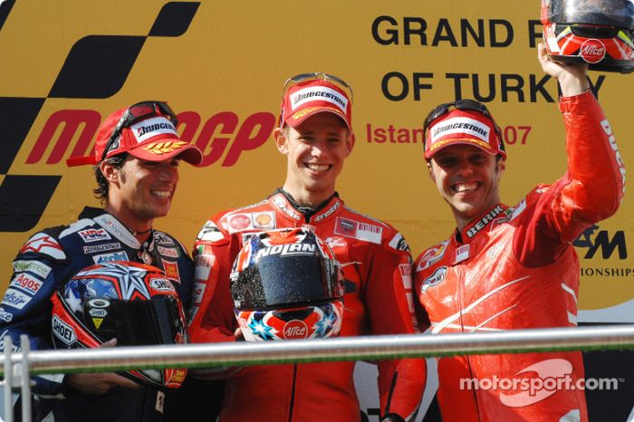 Podio: Casey Stoner, con Loris Capirossi y Toni Elias