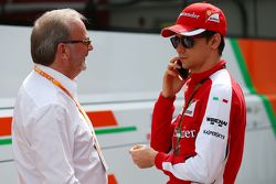 Esteban Gutiérrez, piloto de pruebas y reserva de Ferrari con Didier Coton, manager de pilotos