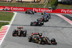 Romain Grosjean, Lotus F1 E23 devant son équipier Pastor Maldonado, Lotus F1 E23