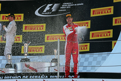 Le troisième Sebastian Vettel, Ferrari fête sa place sur le podium avec du champagne