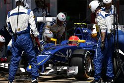 Felipe Nasr, Sauber F1 Team durante una parada en los pits