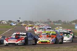 Matías Rossi, Donto Racing Chevrolet y Jonatan Castellano, Castellano Power Team Dodge con Santiago