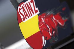 Placa de Carlos Sainz Jr., Scuderia Toro Rosso