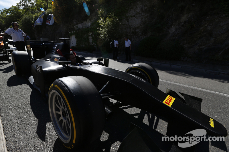 Auto GP2 con gomme Pirelli da 18 pollici