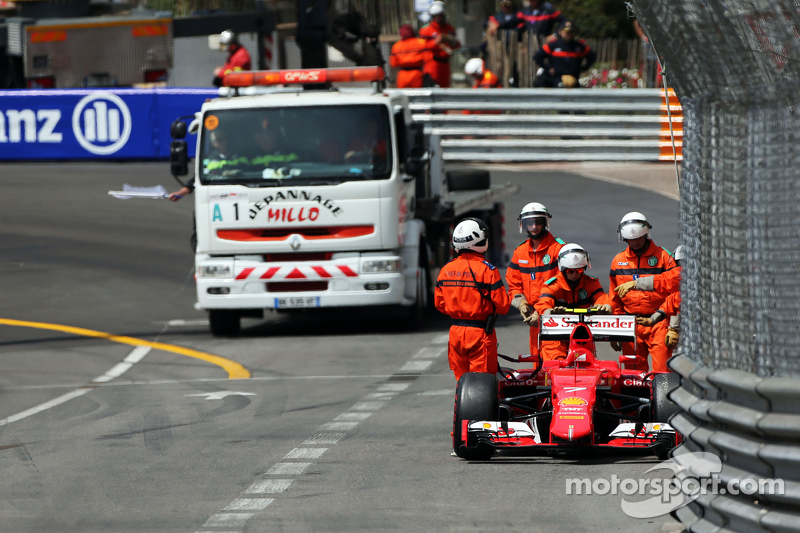 Kimi Räikkönen, Ferrari SF15-T, mit Unfall im dritten Training