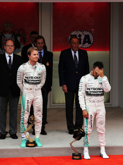 Podium : le vainqueur Nico Rosberg, Mercedes AMG F1 et son équipier en troisième place, Lewis Hamilton, Mercedes AMG F1