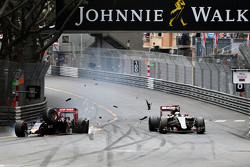 Авария Макса Ферстаппена, Scuderia Toro Rosso и Ромена Грожана, Lotus F1 Team