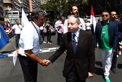Pasquale Lattuneddu, de la FOM avec Jean Todt, président de la FIA, sur la grille