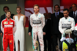 El podio: Sebastian Vettel, Ferrari , Nico Rosberg y Lewis Hamilton