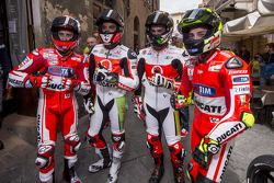 Andrea Dovizio, Ducati Team y Yonny Hernandez and Dani Petrucci, Pramac Racing Ducatis y Andrea Iann