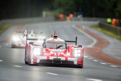 #17 Porsche Team Porsche 919 Hybrid: Timo Bernhard, Mark Webber, Brendon Hartley, Frédéric Makowiecki