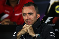 Paddy Lowe, Mercedes AMG F1 Director Ejecutivo, en la rueda de prensa de la FIA