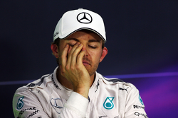 El segundo puesto Nico Rosberg, de Mercedes AMG F1 en la conferencia de prensa de la FIA