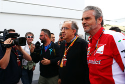 Sergio Marchionne, Ferraripresident en CEO of Fiat Chrysler Automobiles, met Maurizio Arrivabene, Fe