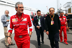 Maurizio Arrivabene, Ferrari-teambaas, met Sergio Marchionne, Ferrari-president en CEO van Fiat Chry