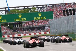 Roberto Merhi, Manor Marussia F1 Team y Will Stevens, Manor Marussia F1 Team en el inicio de la carr