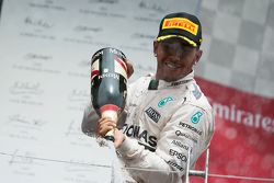 Pódio: vencedor Lewis Hamilton, Mercedes AMG F1