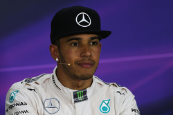 Победитель гонки - Льюис Хэмилтон, Mercedes AMG F1 на пресс-конференции FIA