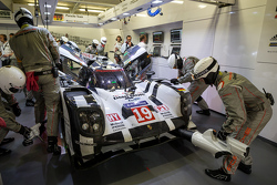 #19 Porsche Team Porsche 919 Hybrid : Nico Hulkenberg, Nick Tandy, Earl Bamber