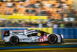 #19 Porsche Team Porsche 919 Hybrid: Nico Hulkenberg, Nick Tandy, Earl Bamber