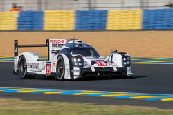 #19 Porsche Team Porsche 919 Hybrid: Nico Hulkenberg, Nick Tandy, Earl Bamber