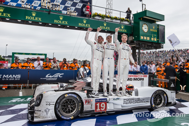 Parc fermé: race winners #19 Porsche Team Porsche 919 Hybrid: Nico Hulkenberg, Nick Tandy, Earl Bamber celebrate