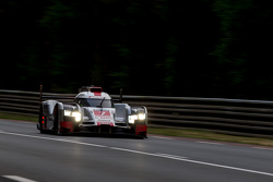 #7 Audi Sport Team Joest Audi R18 e-tron quattro: Марсель Фесслер, Андре Лоттерер, Бенуа Трелюйе