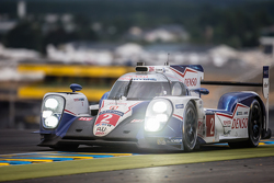 Toyota TS040 Hybrid Александра Вурца, Стефана Сарразена и Майка Конвэя, Toyota Racing