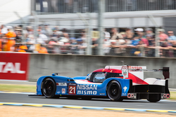 #21 Nissan Motorsports Nissan GT-R LM NISMO: Цугио Мацуда, Лукас Ордонес, Марк Шульжицкий