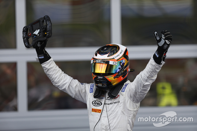 Le vainqueur Stoffel Vandoorne, ART Grand Prix