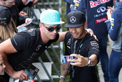 Льюис Хэмилтон, Mercedes AMG F1 с фанатами