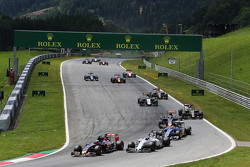 Max Verstappen, Scuderia Toro Rosso STR10 devant Valtteri Bottas, Williams FW37