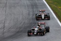 Romain Grosjean, Lotus F1 E23 leads team mate Pastor Maldonado, Lotus F1 E23