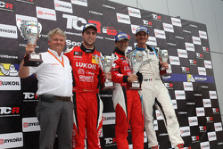 Il vincitore Jordi Gene, SEAT Leon, Craft Bamboo Racing LUKOIL, Il secondo classificato Pepe Oriola