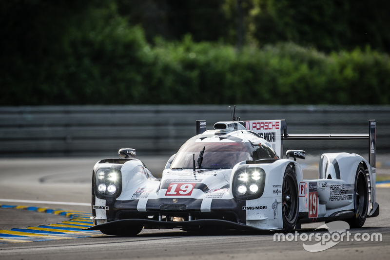 #19 Porsche Team Porsche 919 Hybrid: Nico Hulkenberg, Nick Tandy, Earl Bamber