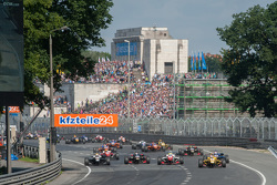 Старт: Антонио Джовинацци, Jagonya Ayam with Carlin Dallara F312 Volkswagen лидирует
