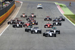 Départ : Felipe Massa, Williams FW37 mène