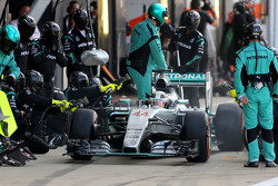 Lewis Hamilton, Mercedes AMG F1 en los pits