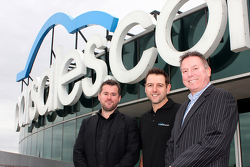Verkaufsleiter Chris Polites, Nissan Motorsport, Besitzer/Fahrer Todd Kelly und Verkaufsleiter und G