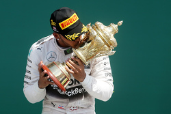 Le vainqueur Lewis Hamilton, Mercedes AMG F1 Team