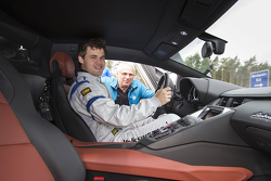 Sèbastien Ogier et le champion d'échecs Magnus Carlsen testent la VW Polo R