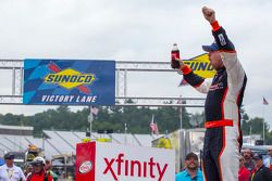 Ganador: Denny Hamlin, Joe Gibbs Racing Toyota