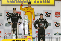 Podio: el ganador, Ryan Hunter-Reay, Andretti Autosport Honda, segundo clasificado Josef Newgarden,