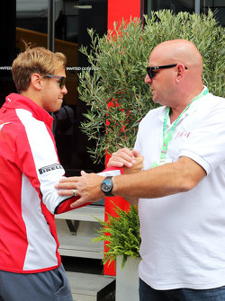 Sebastian Vettel, Ferrari, com Philippe Bianchi, pai de Jules Bianchi