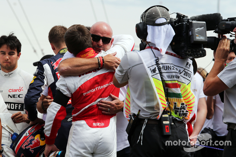 Philippe Bianchi, vader van Jules Bianchi, met Will Stevens, Manor F1 Team op de grid