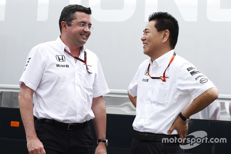 Эрик Булье и Ясухиса Араи, McLaren